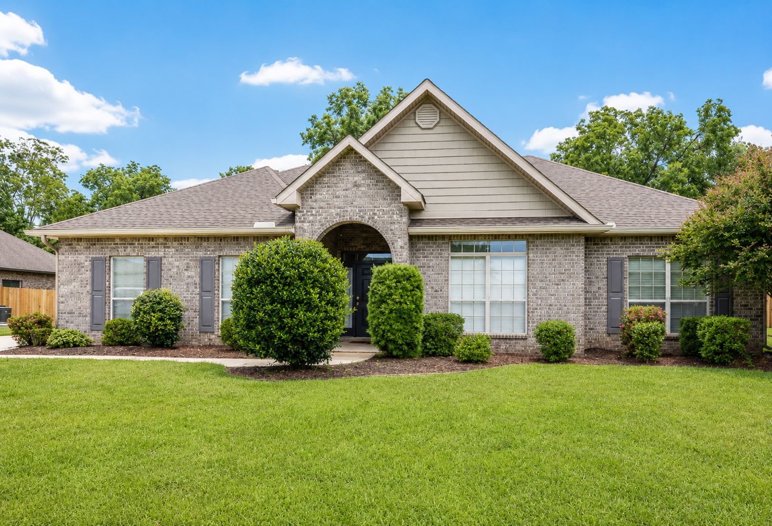 Spacious 3-Bedroom Home in Daphne – photo 1