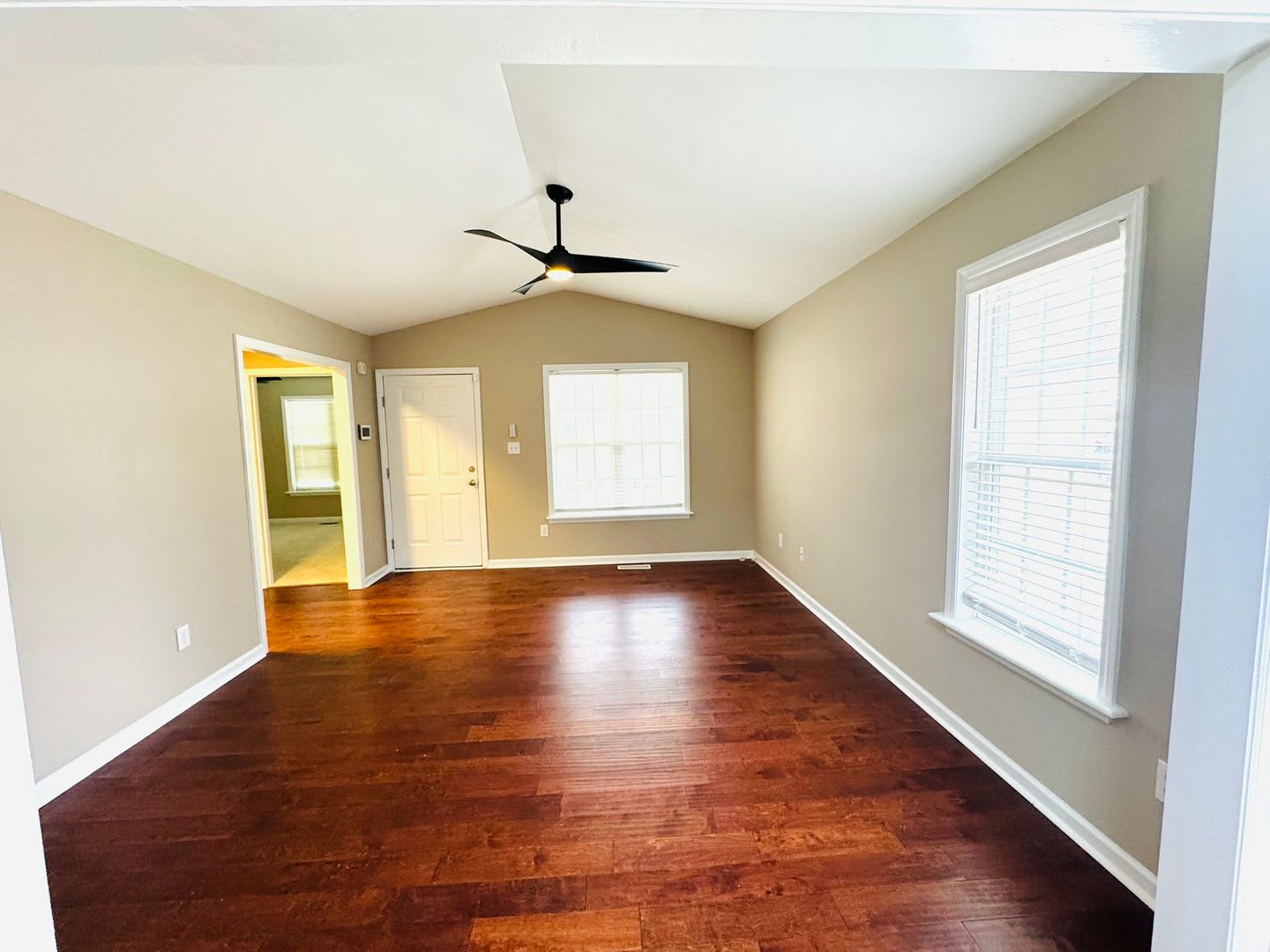 Short term lease available! – photo 4
