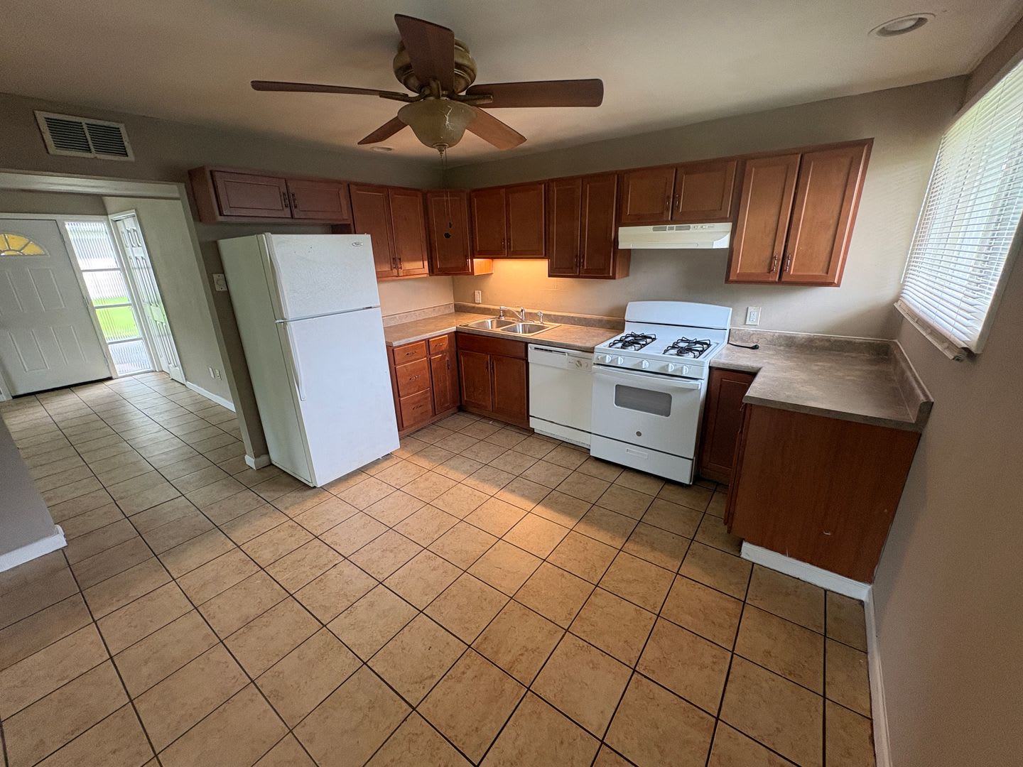 3 Bedroom/1.5 Bath Brick Ranch – photo 3