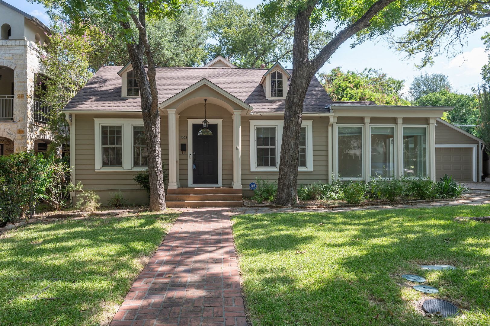 Adorable Enfield Home With Detached Studio Garage – photo 4