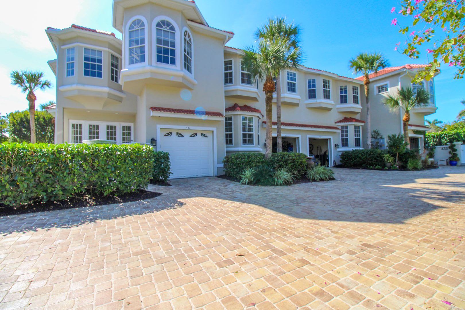 Downtown Naples Seasonal Beautiful Villas Napoli Now Available – photo 2