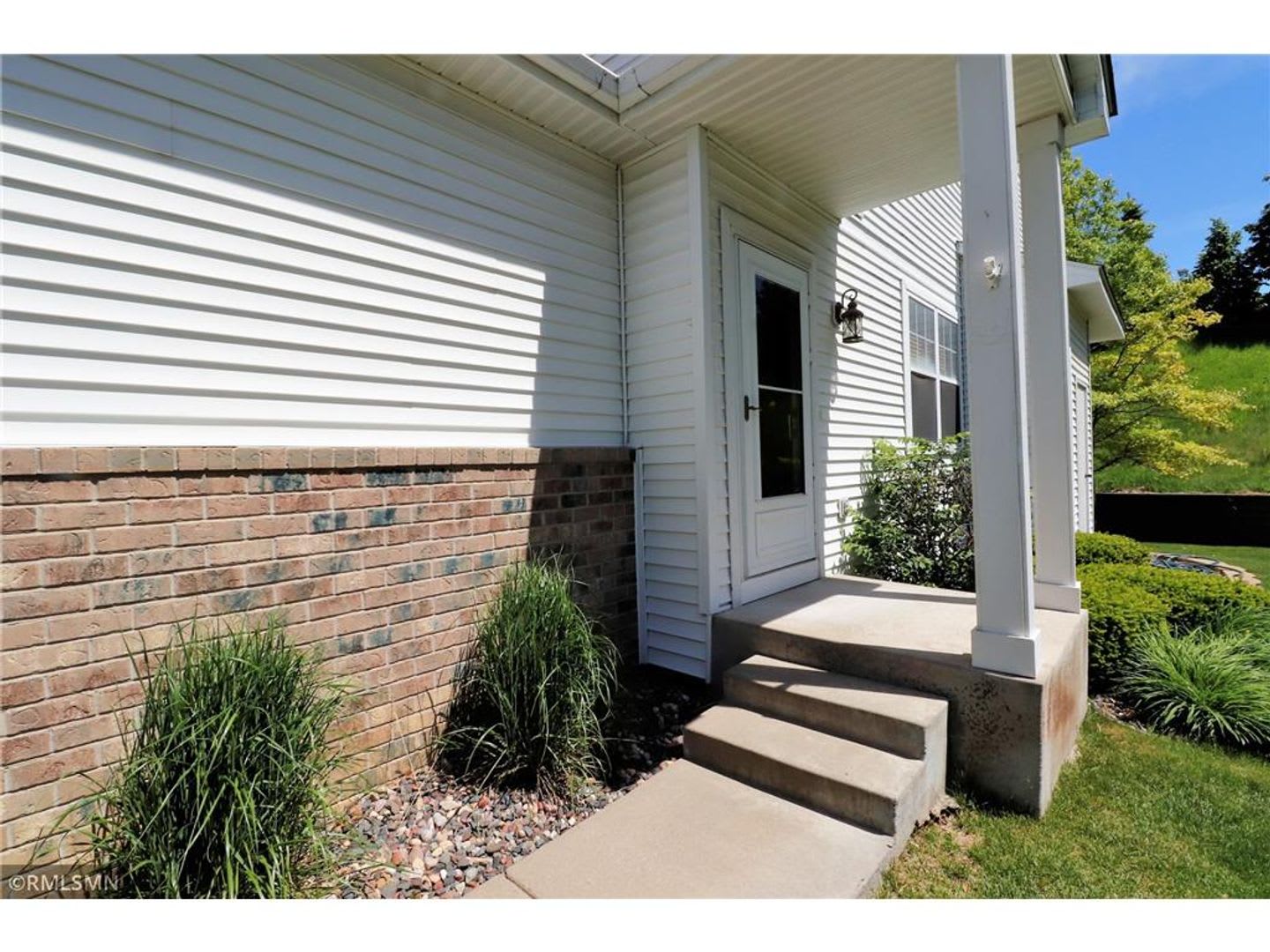 Spacious 4-Bedroom Townhome in Prior Lake for $2,850/month! – photo 2