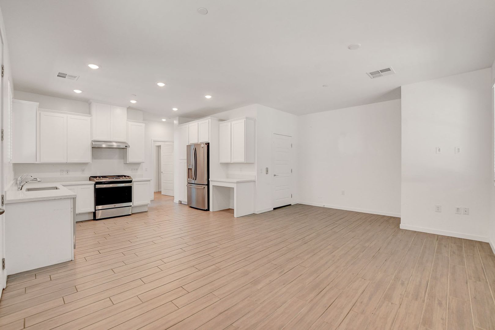3 Bedroom townhome with Elevator! – photo 5