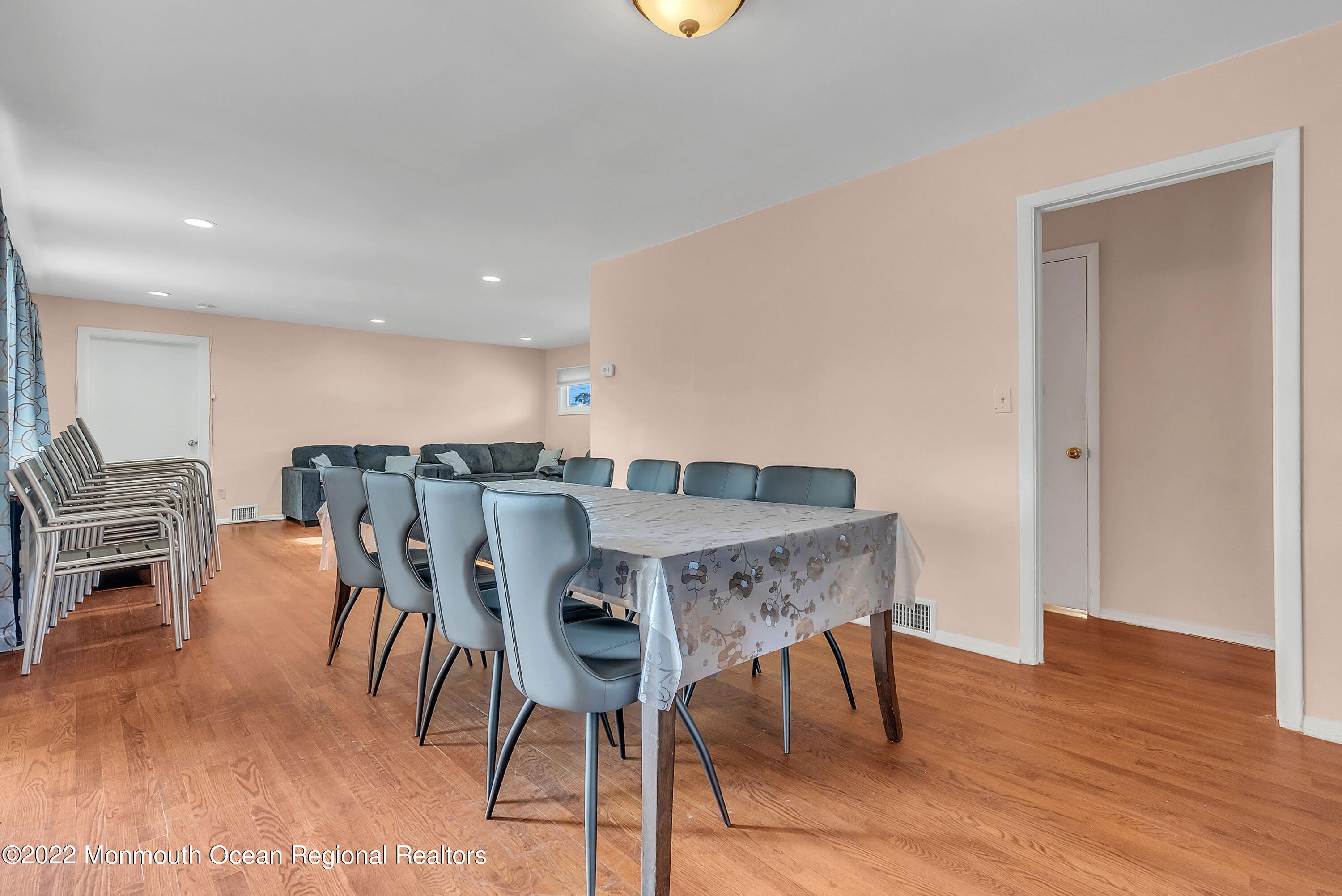 872 Red Oaks Drive – photo 4