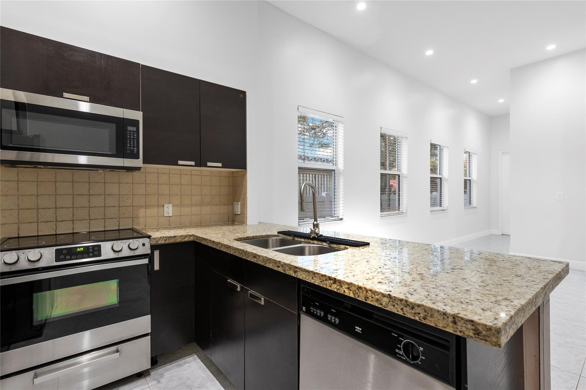 316 SW 16th Street – photo 4