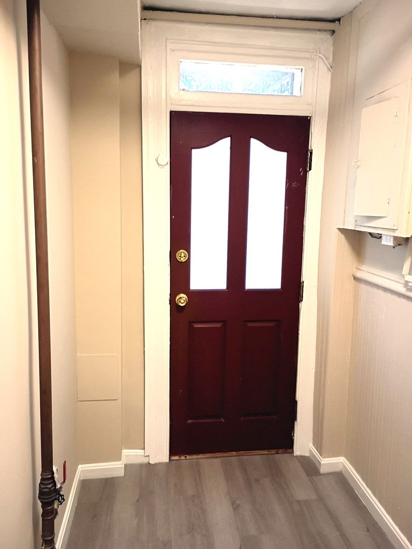Modern Capitol Hill Location Basement Newly Renovated Unit With 1 Bedroom 1 Bathroom – photo 2