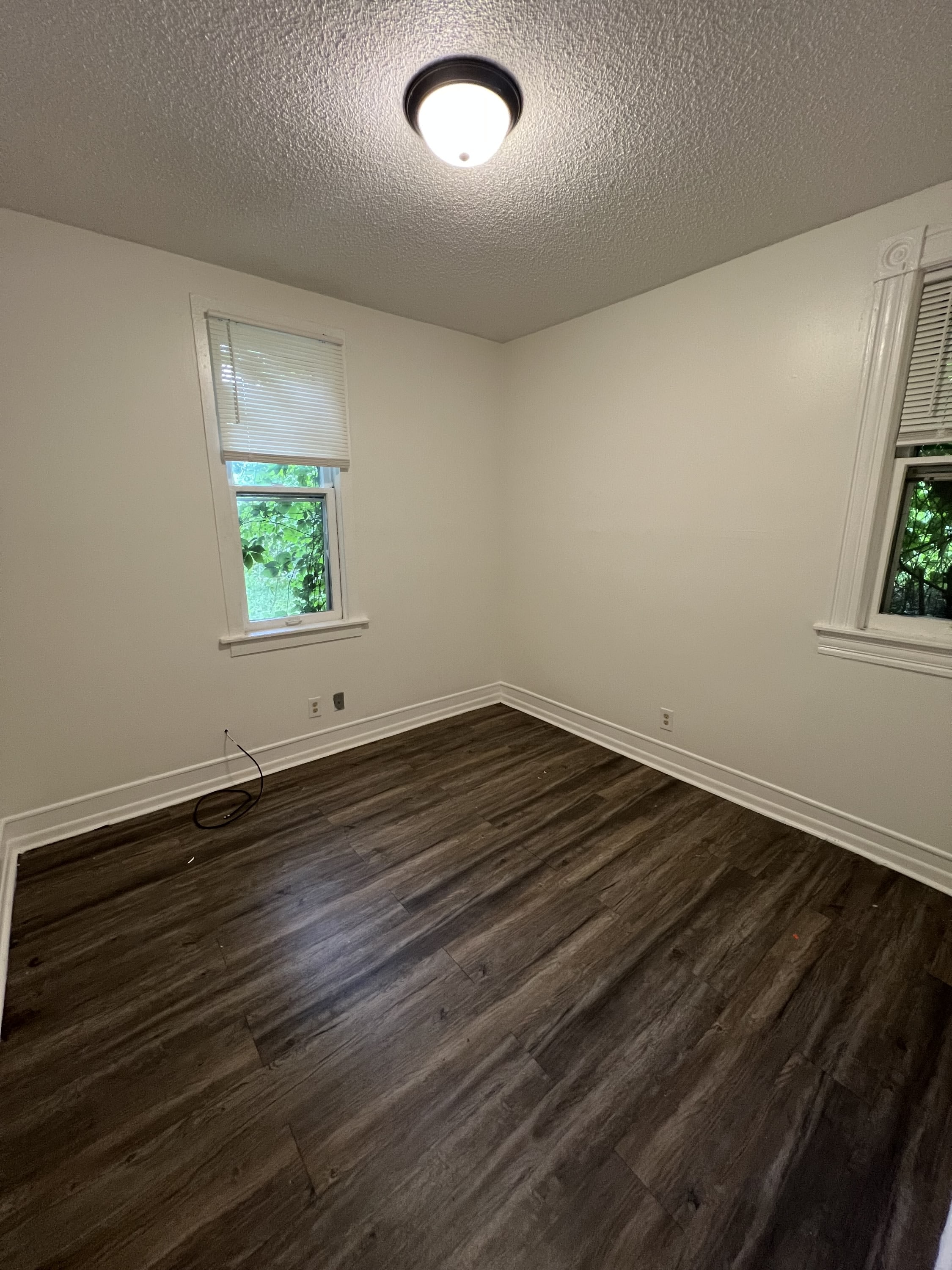 1146 Reaney Ave. E, 1 – photo 4