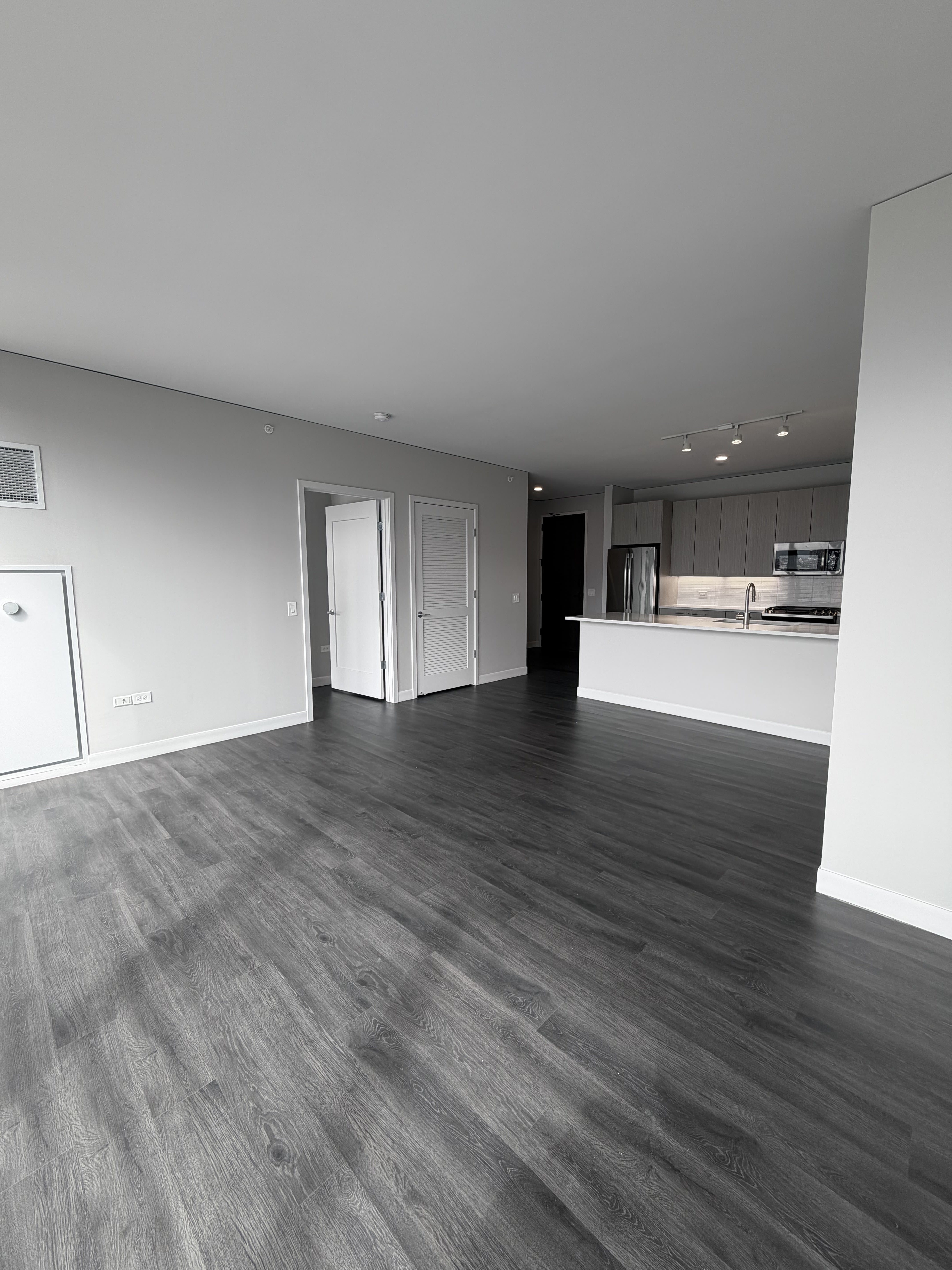 901 W Adams St – photo 1