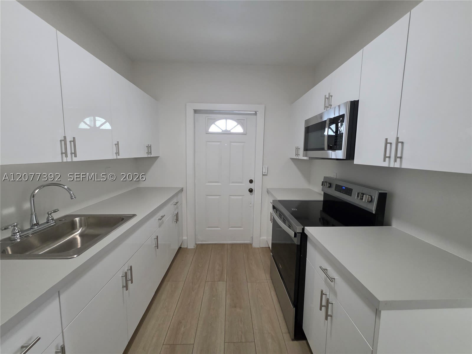 2326 SW 9th St – photo 3