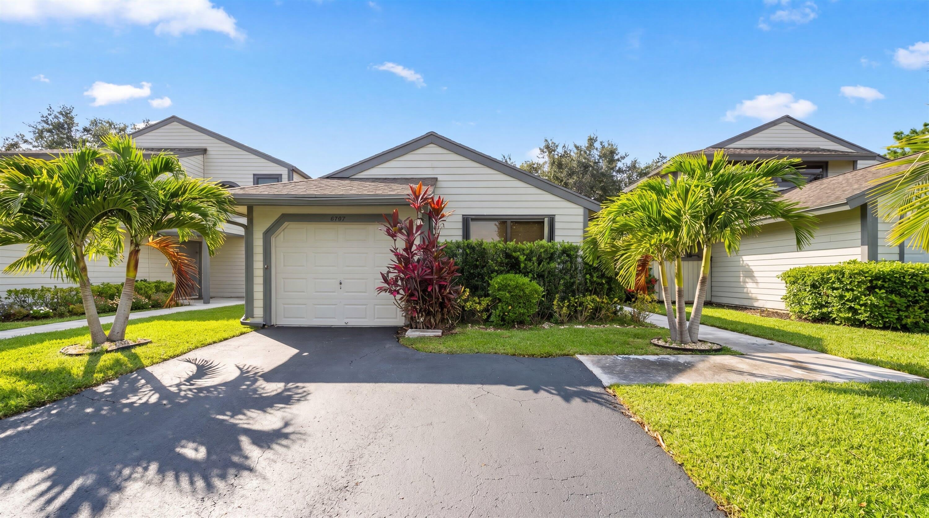 2482 Bedford Mews Drive – photo 2