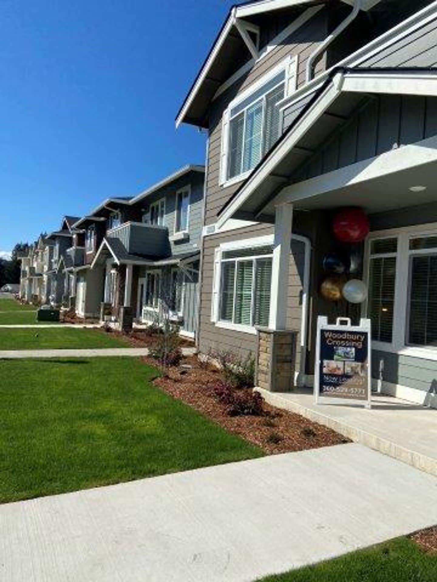 3 Bedroom 2 Bath Apartment In West Olympia Apply Today – photo 1