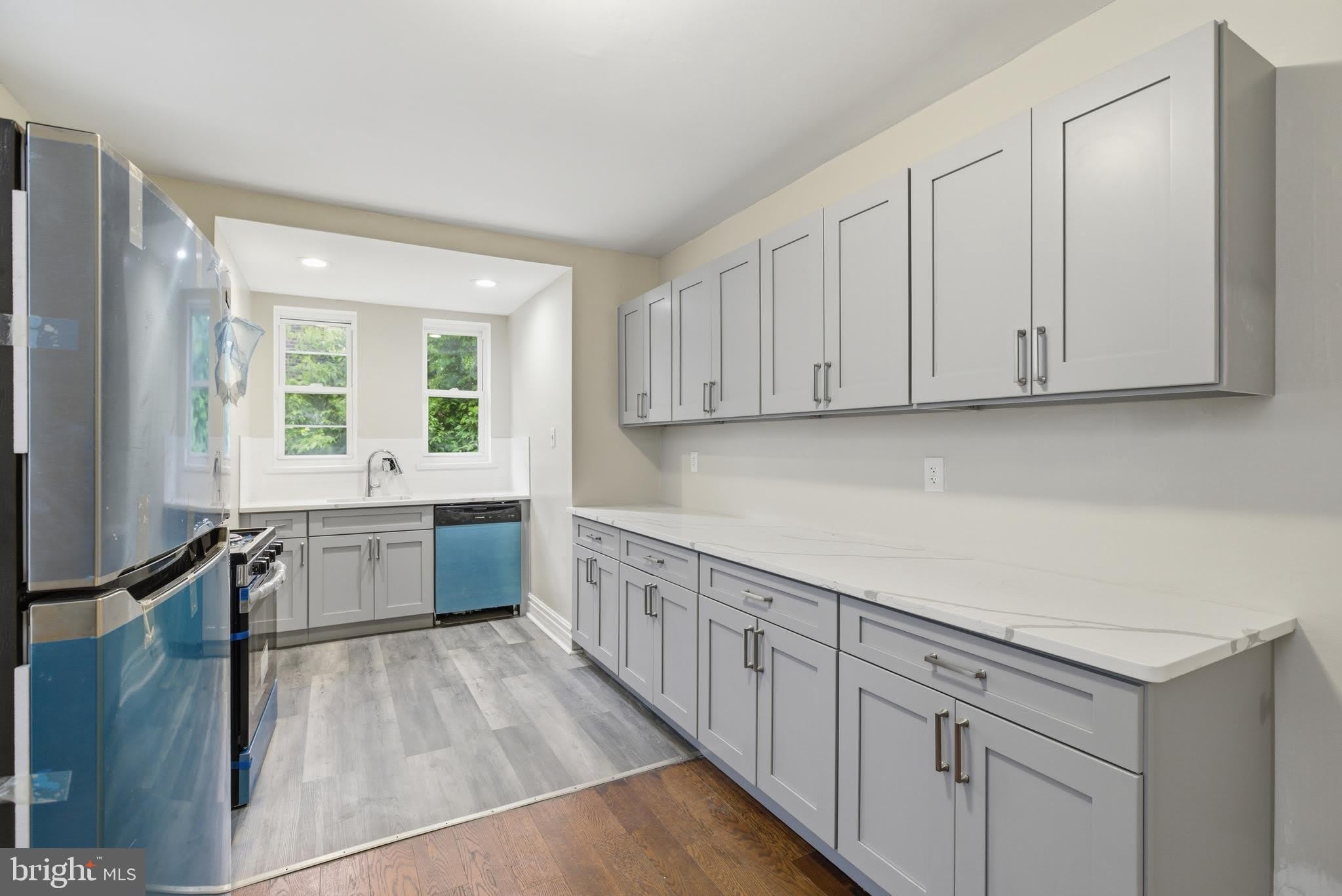 632 W CUMBERLAND Street – photo 1