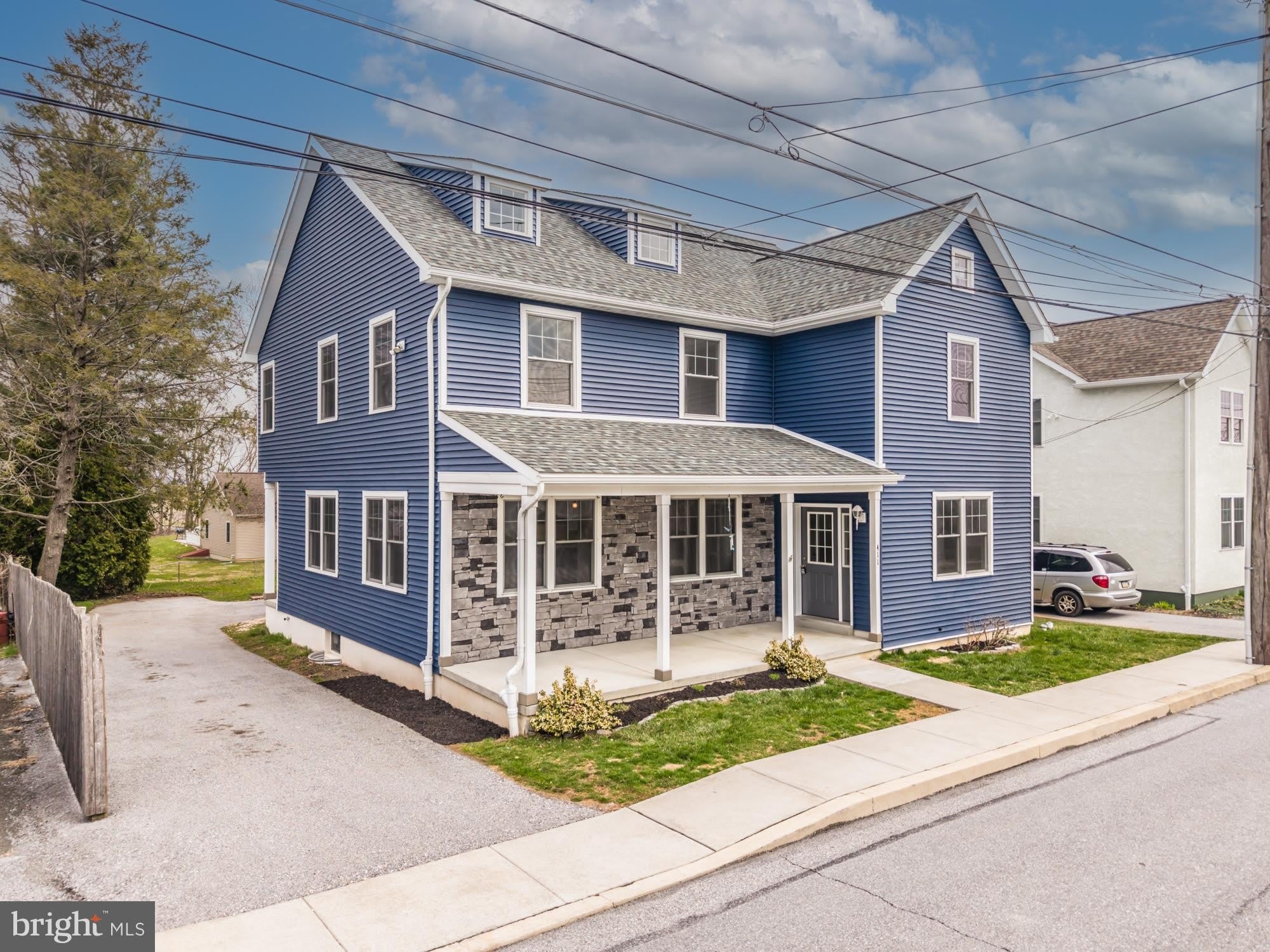 411 JAMES Street – photo 2