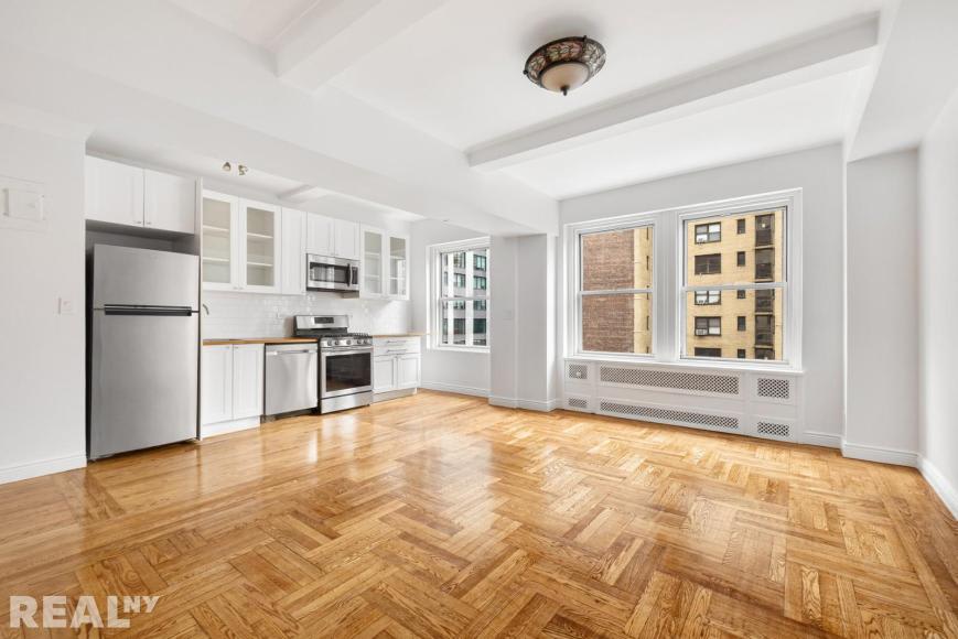 433 West 34Th Street – photo 1