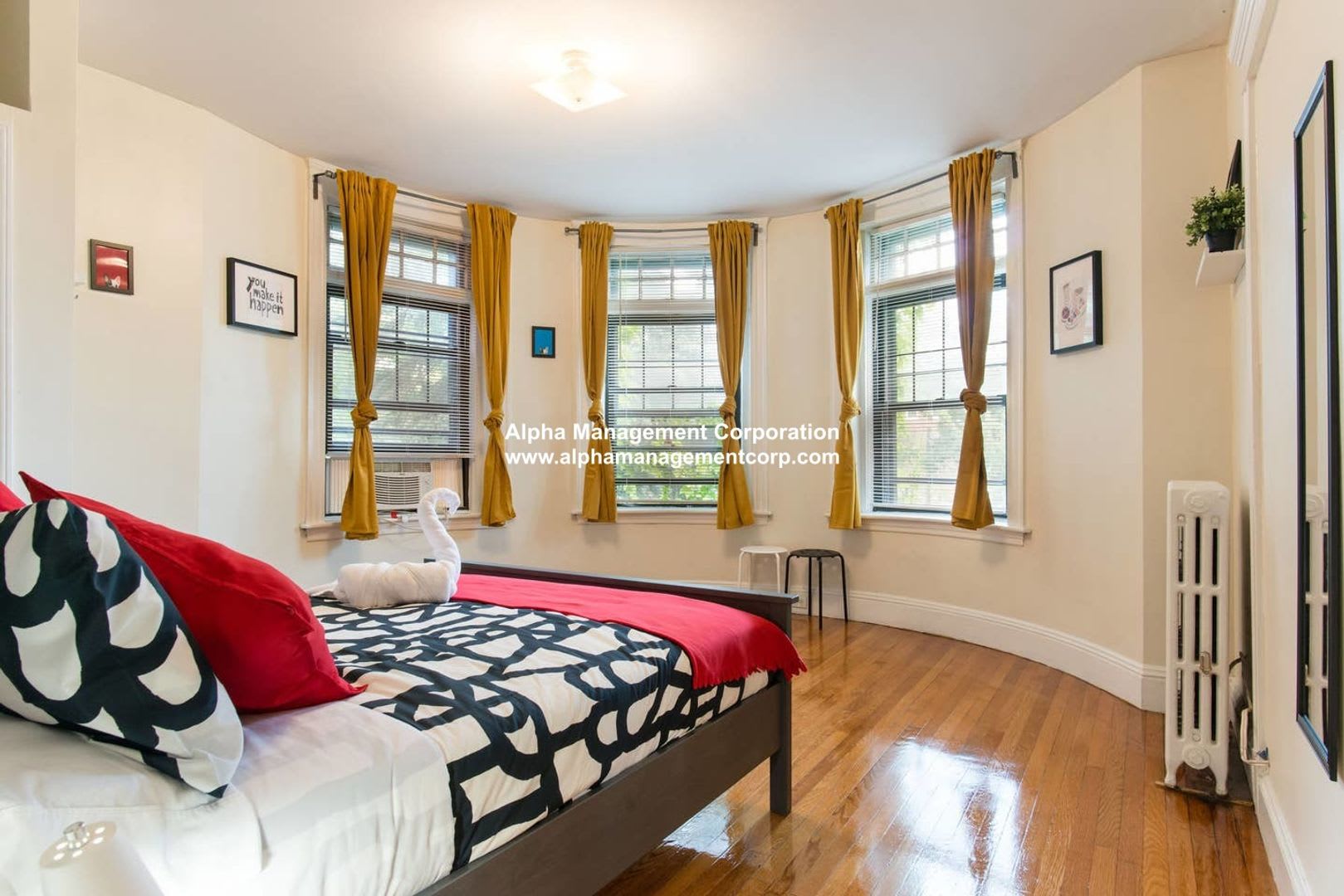 Amazing Coolidge Corner Apt right by T, Shopping, Nightlife and Restaurants. Quick commute to BU! – photo 2