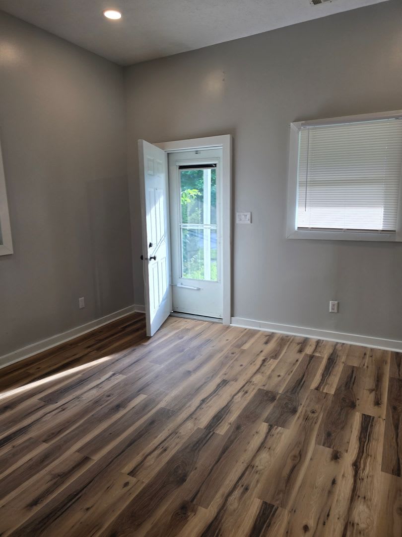 Studio Duplex located on the Westside near 10th St and White River Pkway Dr – photo 3