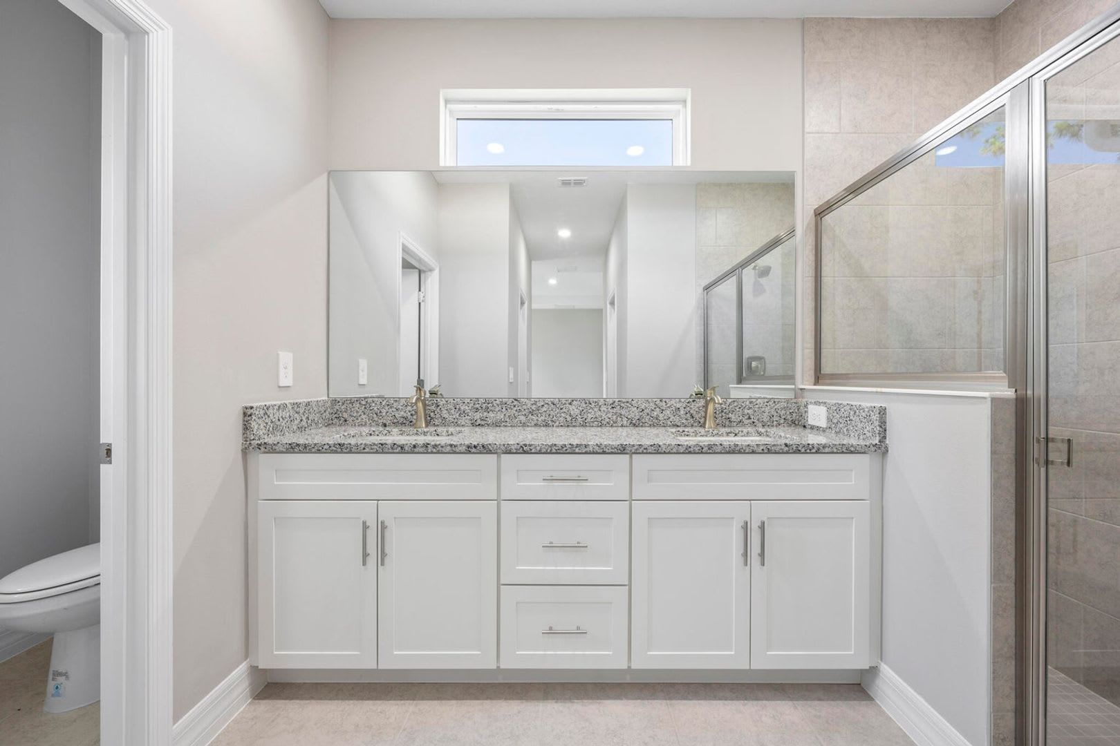 4-bedroom 3 Bathroom Rental w/ In-Law Suite – photo 5