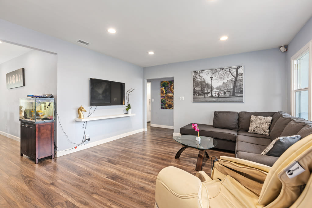3254 Logan Ave – photo 2