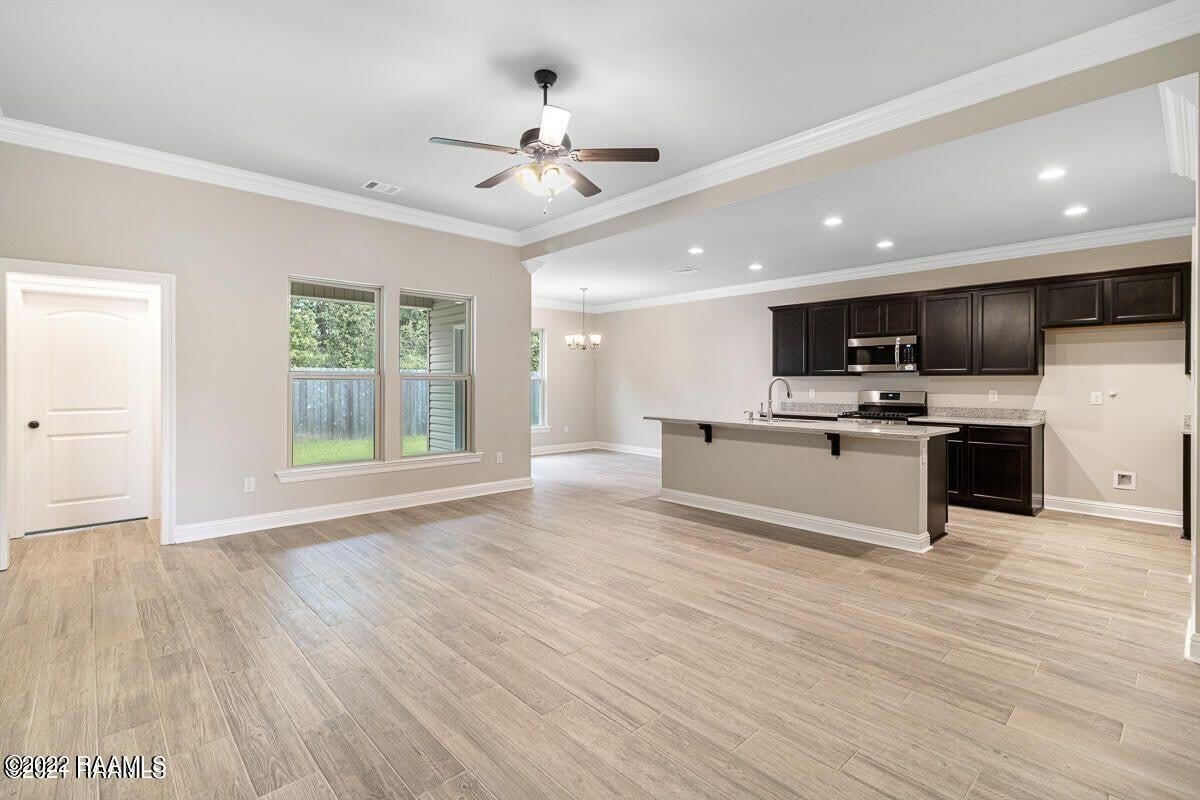 211 Sparrowhawk Street – photo 5