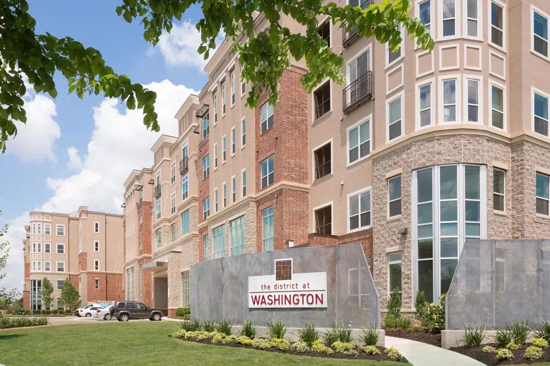 District at Washington – photo 1
