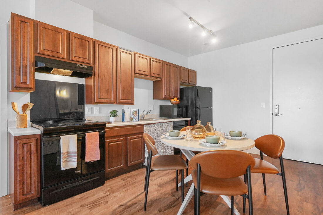 South Capitol Apartments – photo 4