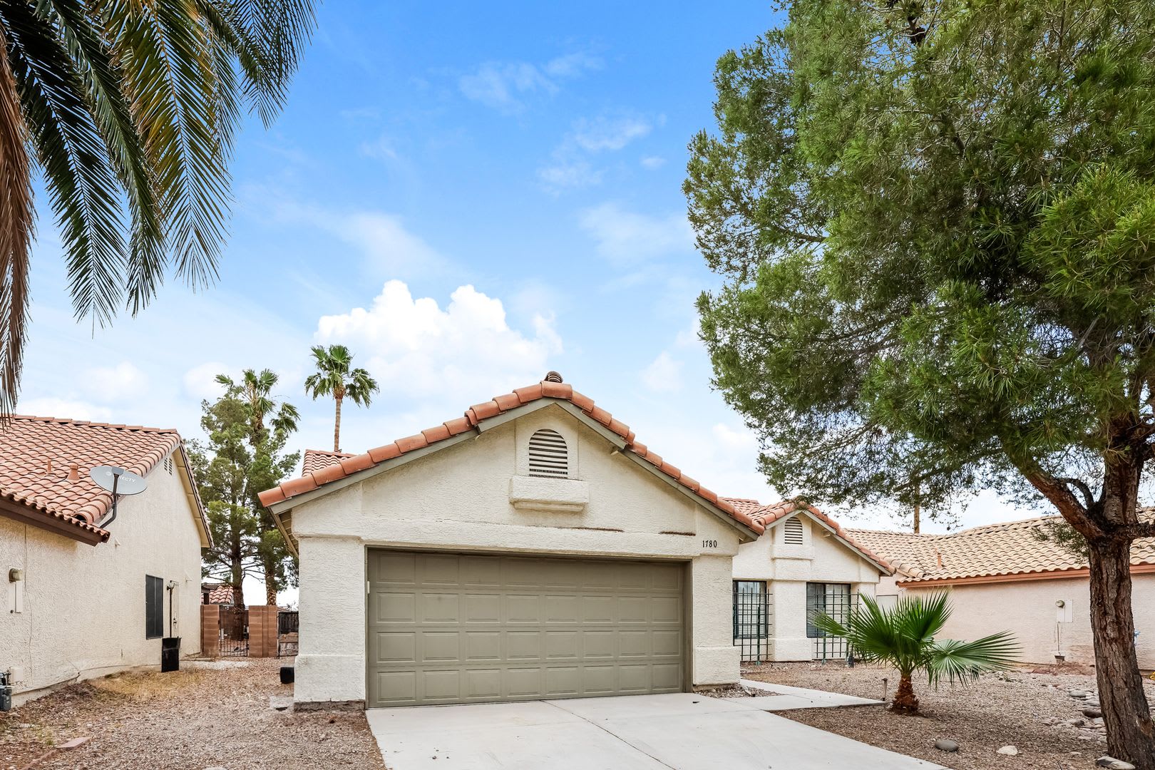 One Story 3 Bed / 2 Bath Single Family Home with Fenced Yard in Las Vegas – photo 2