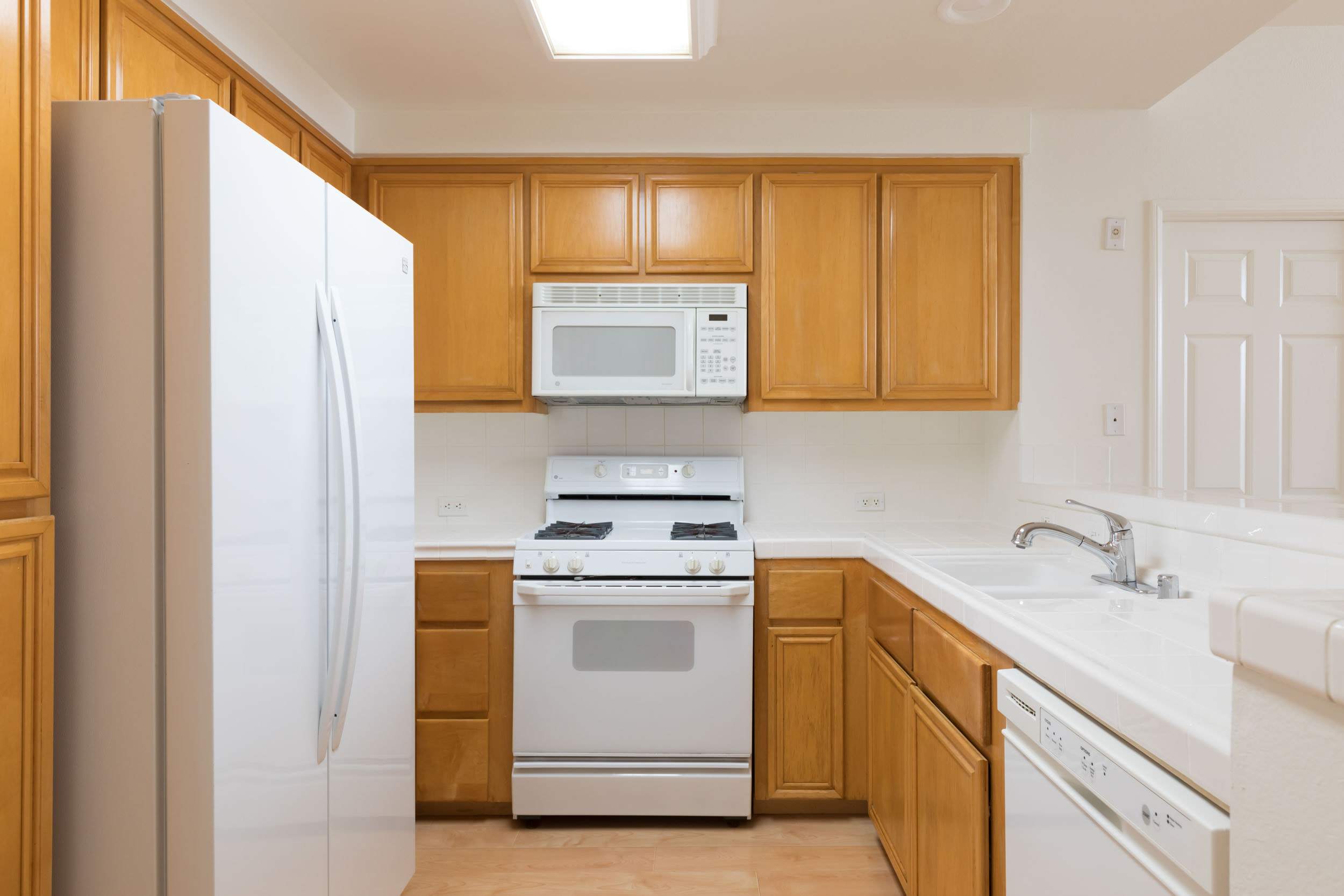 240 Caldecott Lane – photo 4
