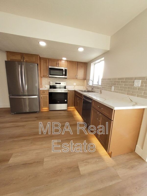 5040 N 18th Ave – photo 2