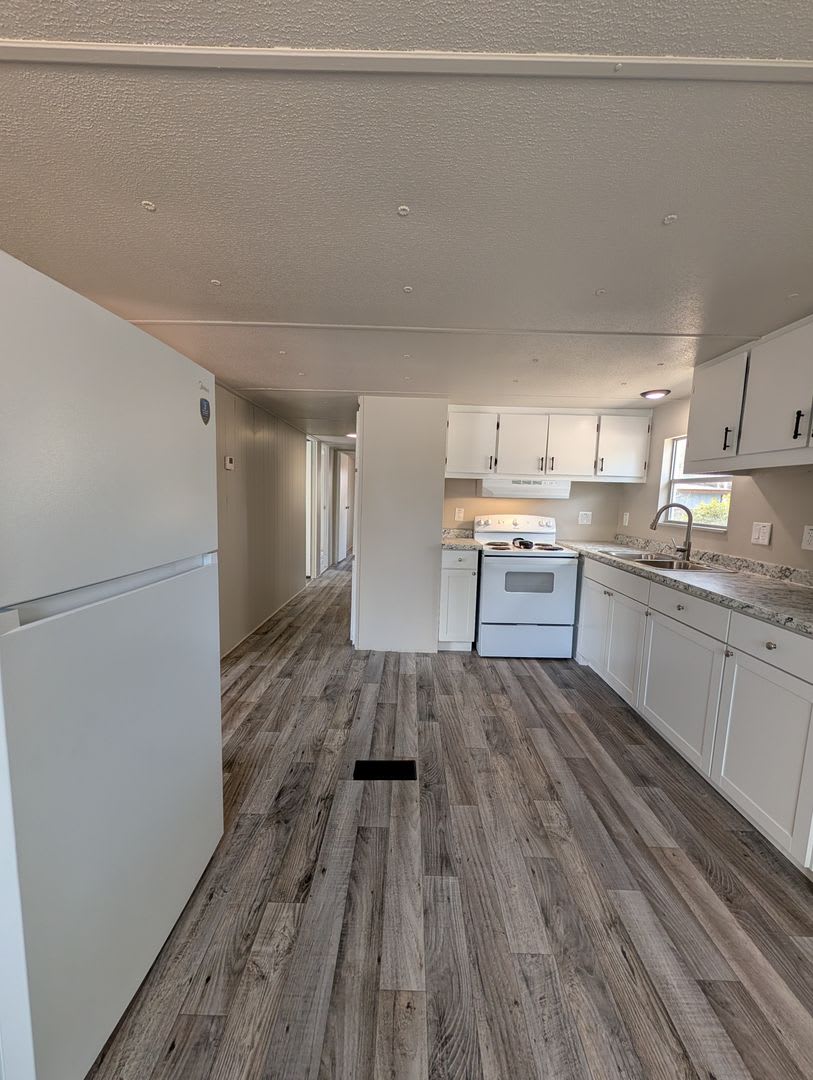 Beautifully Renovated 3 Bedroom 1 5 Bath Home On A Spacious 65 Acre Lot With A Fenced Backyard And White Vinyl Privacy Fencing – photo 2