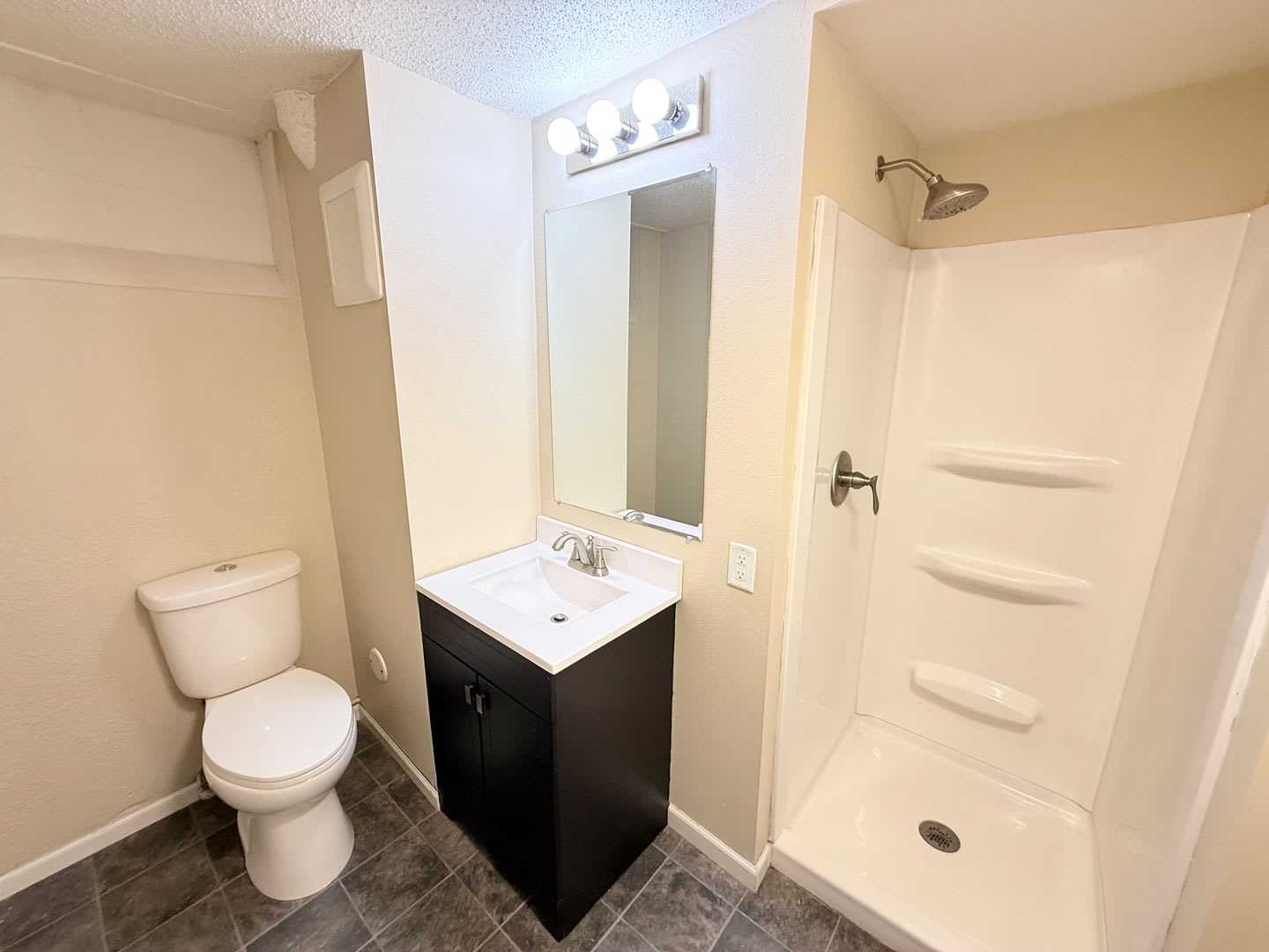 Spacious 5 Bedroom Home Across from Concordia Football Field – photo 3