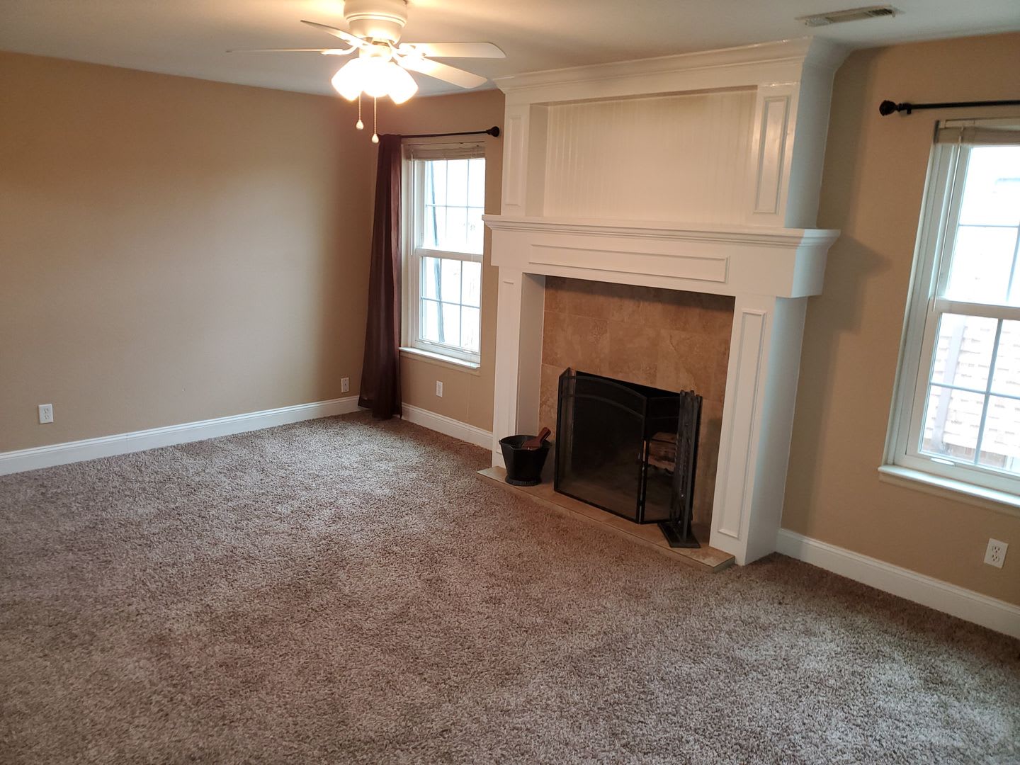 Huntington Condominiums upstairs, beautiful 2 br, 2 bth, wood burning fireplace – photo 3