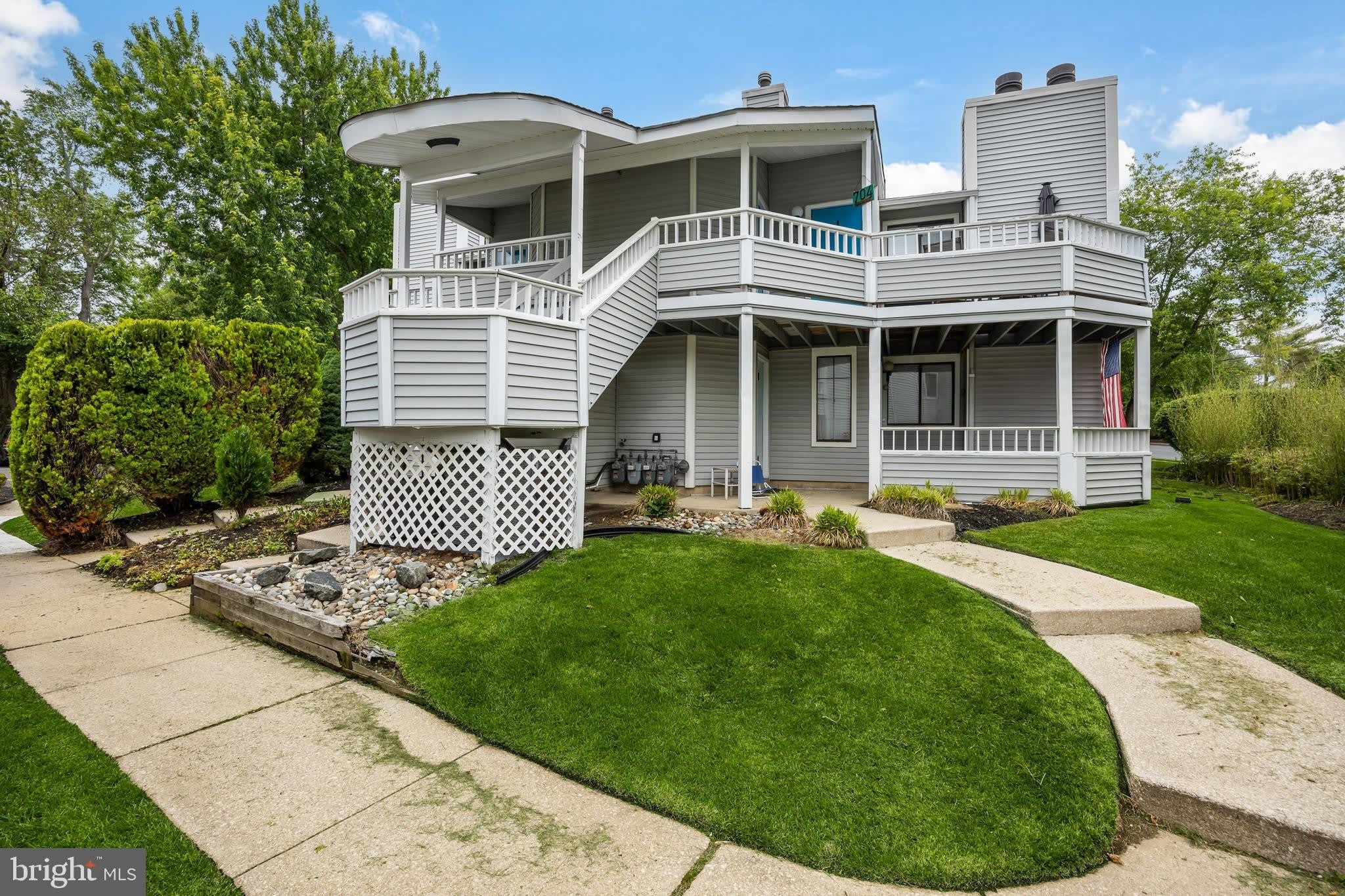 702 ABBEY Court – photo 1