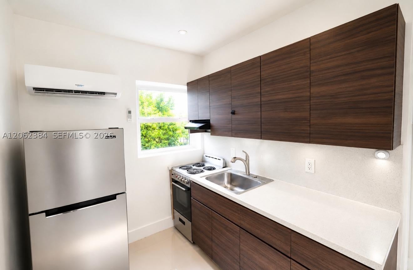 551 NE 61st St – photo 1
