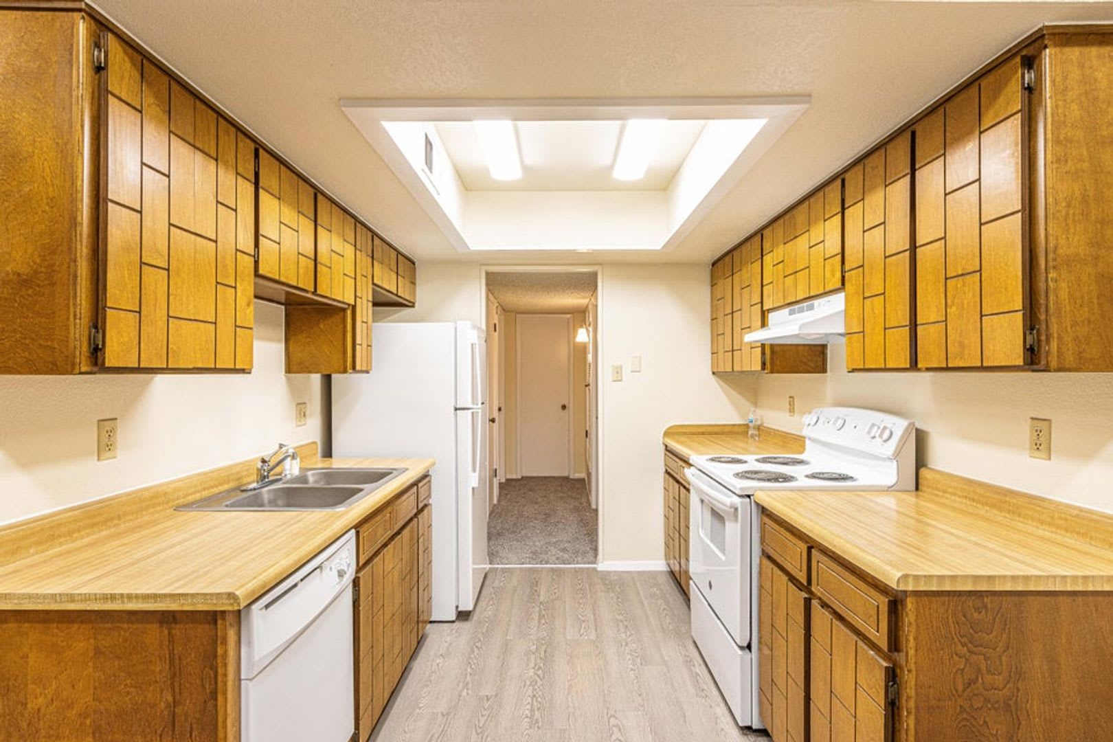 Cozy Townhome off Lee Trevino! – photo 4