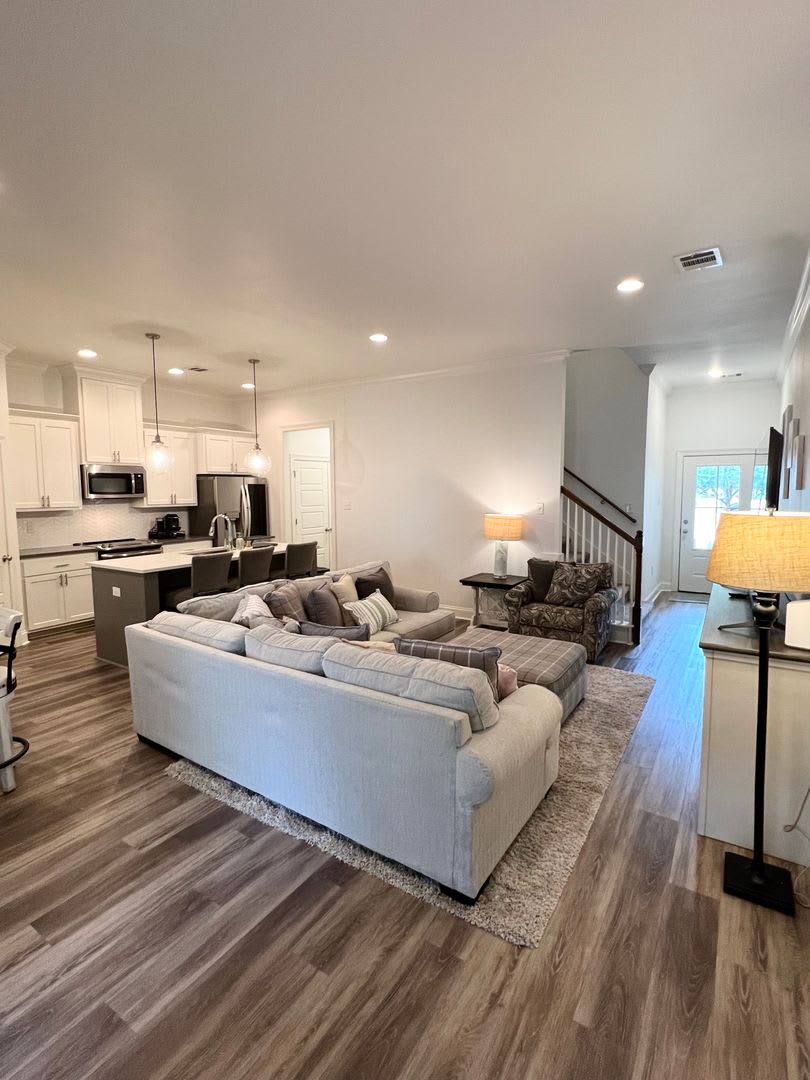 FULLY FURNISHED 3 BEDROOM HOME – photo 3