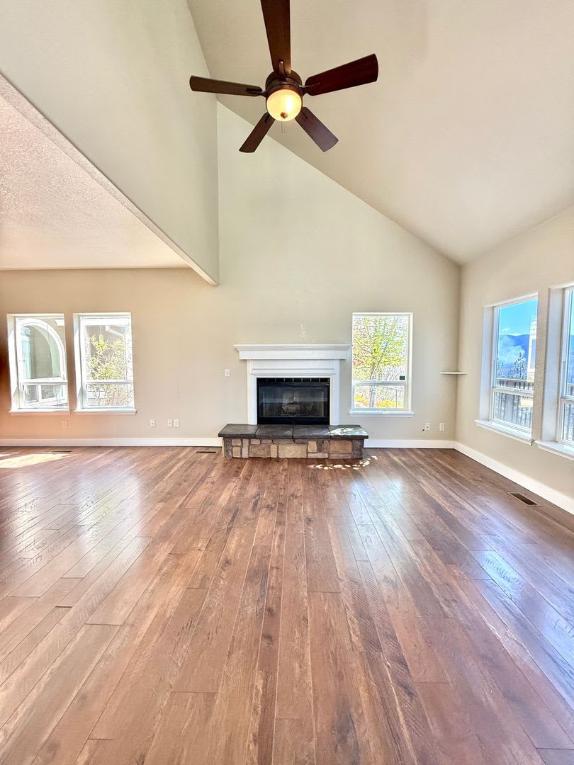 Scenic 4 Bed 2.5 Bath Rogue River Home with Stunning Valley Views – photo 4