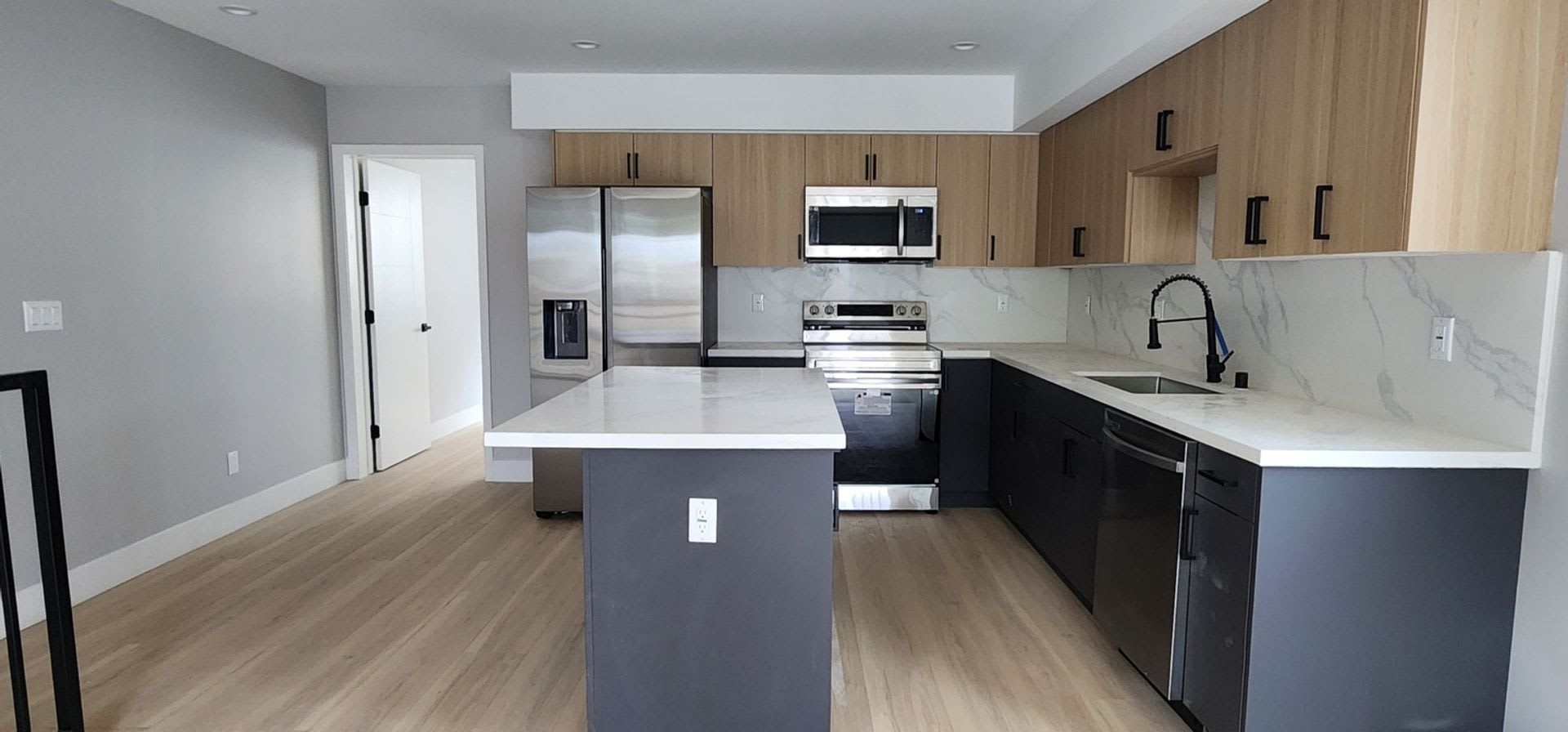 Spacious 4BR Duplex in North Hollywood – photo 3
