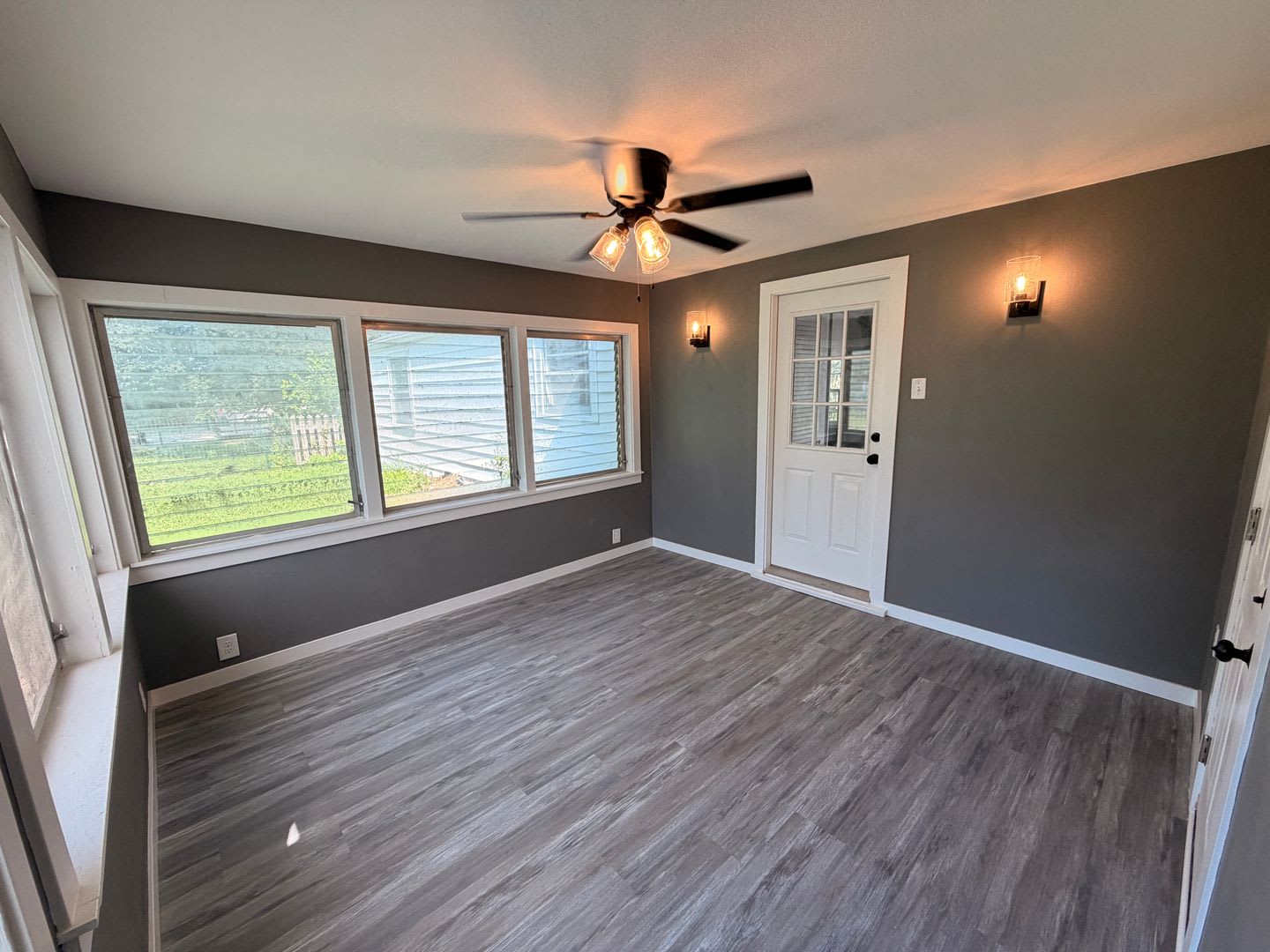 Spacious Ranch Style Home With Attached Garage in Silvis! – photo 5