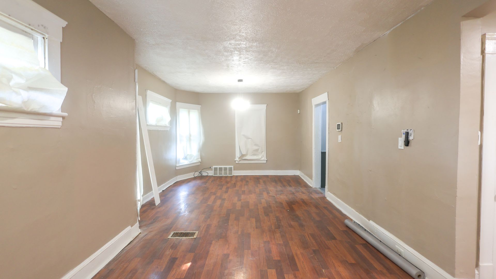 Welcome home to this freshly renovated 3-bedroom, 1-bathroom home on Cleveland’s West Side! – photo 5