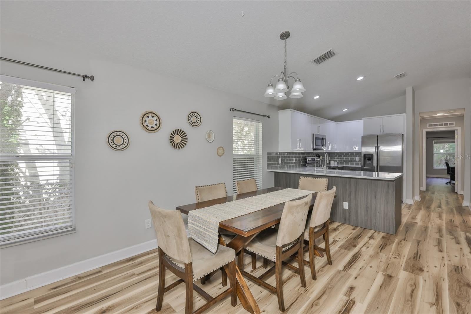 2331 W CHESTNUT Street – photo 5