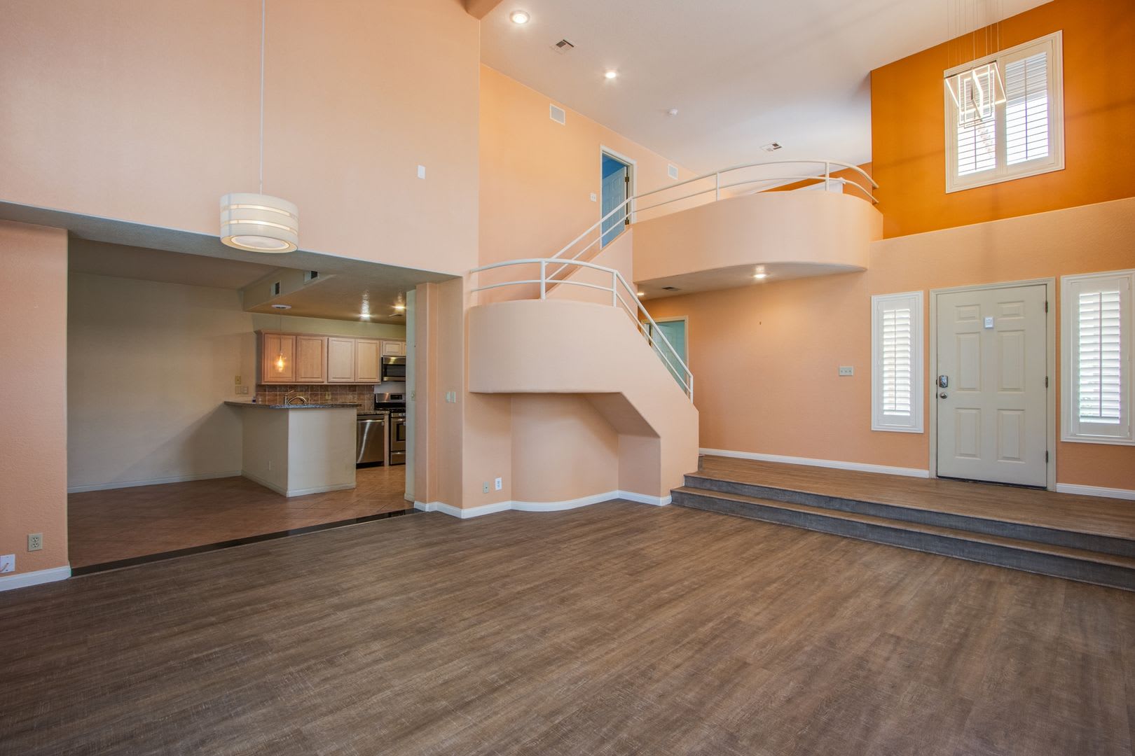 Absolutely gorgeous 2 bedroom 2 bathroom townhome w/loft in prestigious Spanish Trails community! – photo 4
