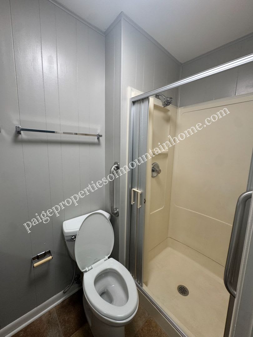 Charming 3 bed 2 bath Home on a Corner Lot! – photo 5