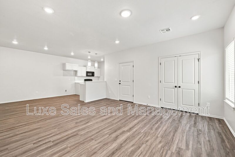 10912 Oak Hollow Drive – photo 5