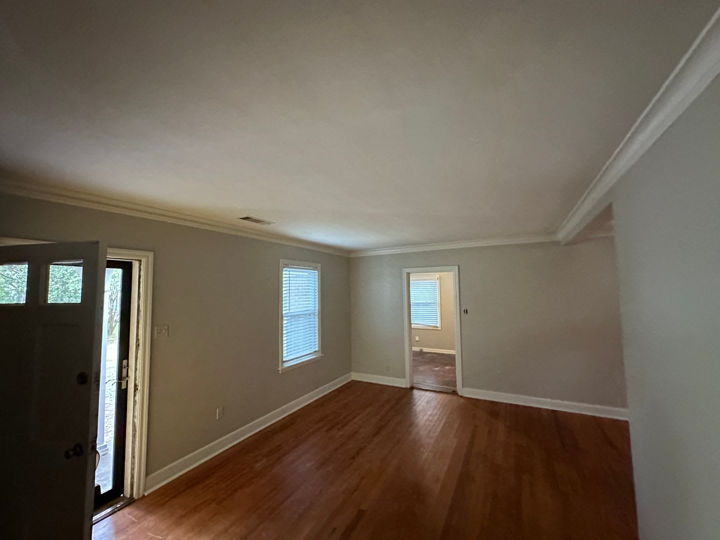 Near Chickasaw Gardens! Split bedroom floor plan! Huge fenced in back yard! – photo 3