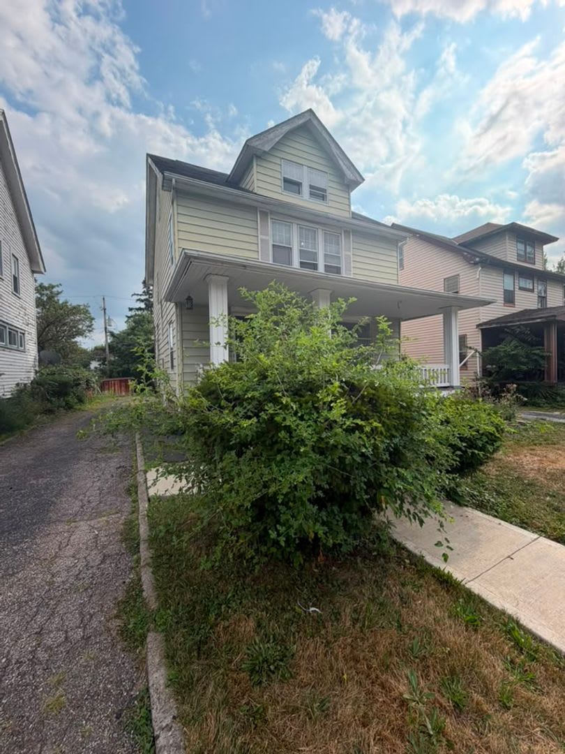 Freshly Renovated 3 Bedroom Home In Garfield Heights – photo 2