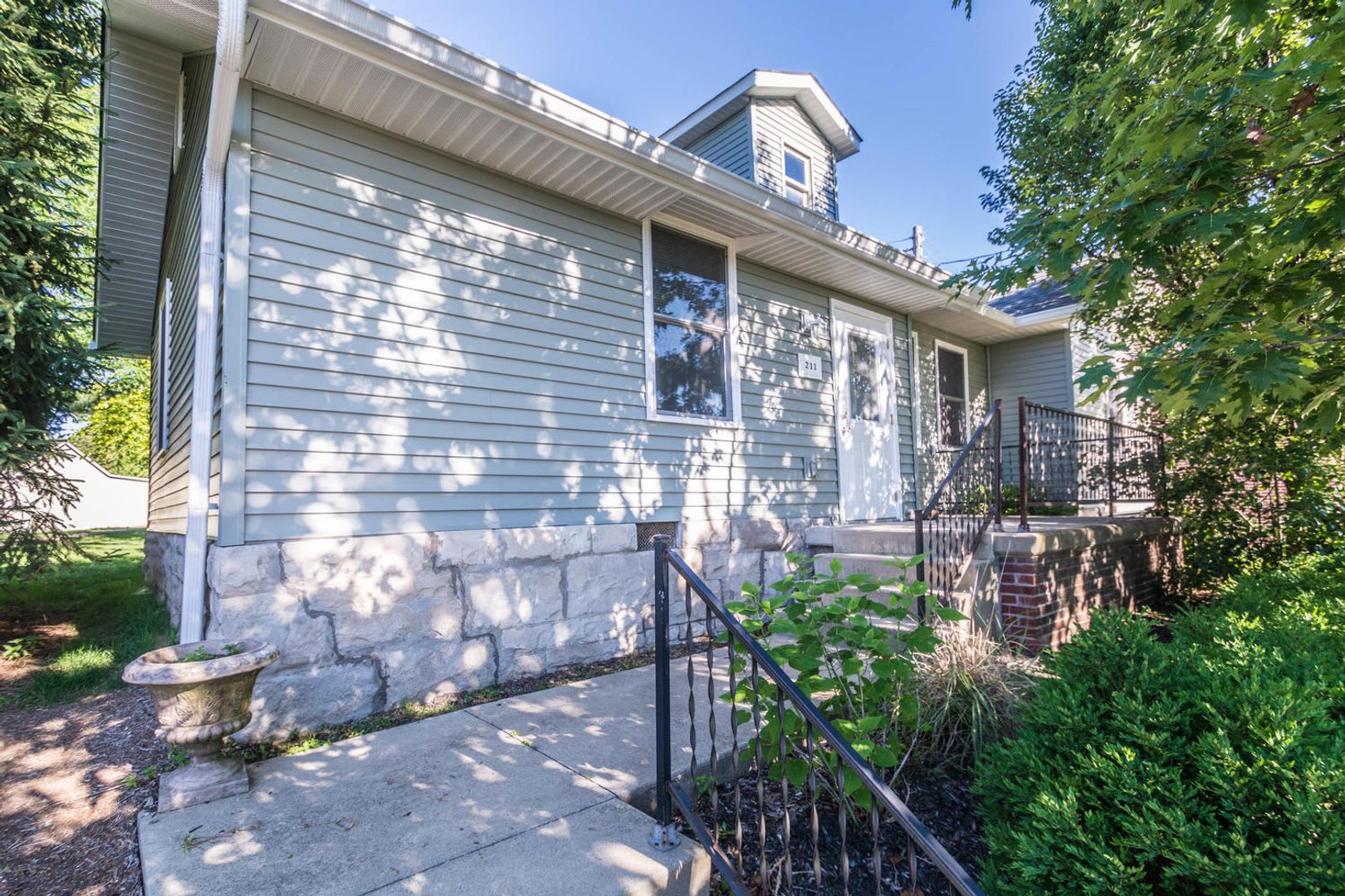 211 N Madison – photo 1