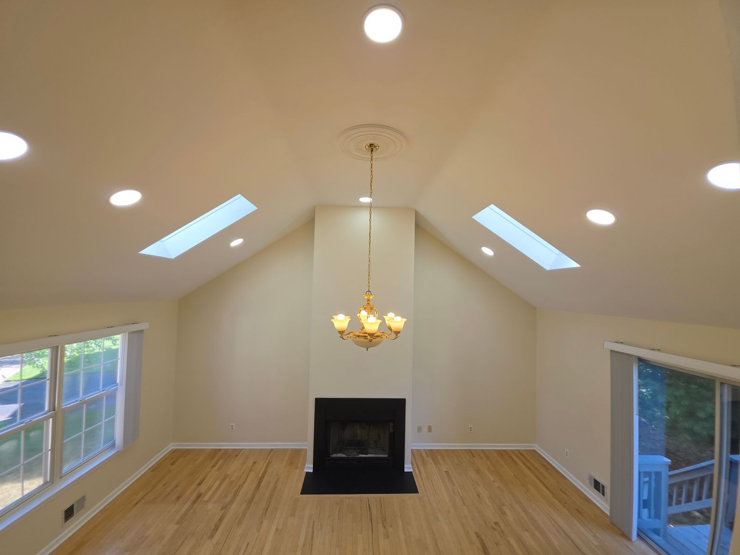 Rare Opportunity In The Exclusive Enclosure Development At Marlboro Recently Updated 4 Bedroom 3 5 Bathroom Basement 2 Car Garage Single Family Home – photo 4