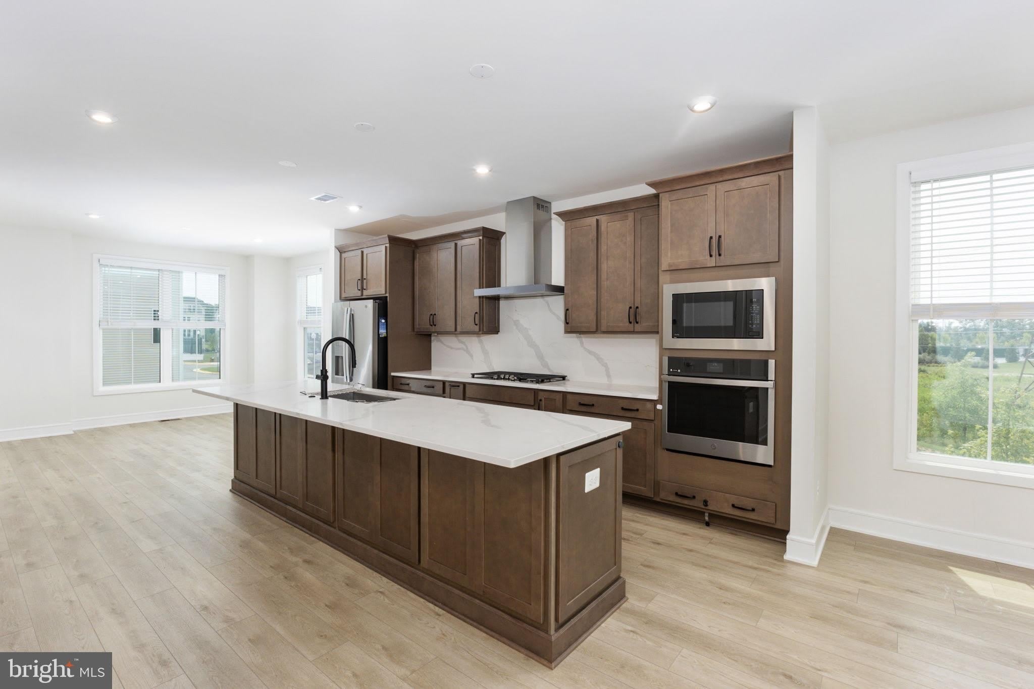 42086 PICASSO Square – photo 3