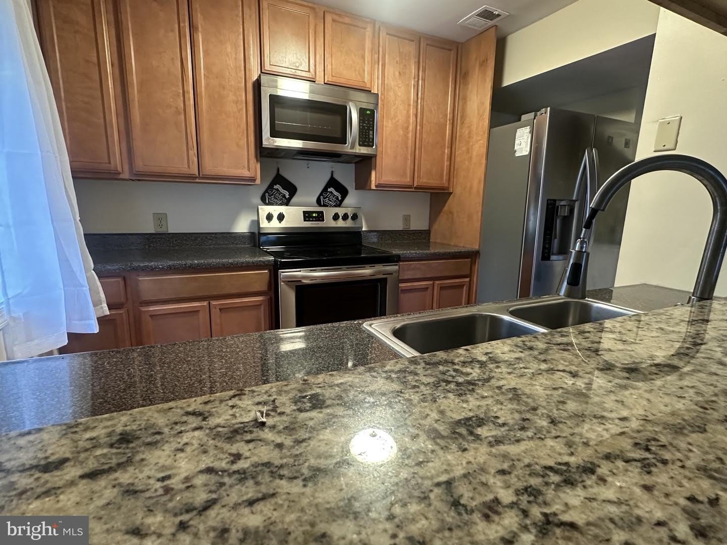 4916 COLUMBIA RD #3 – photo 2