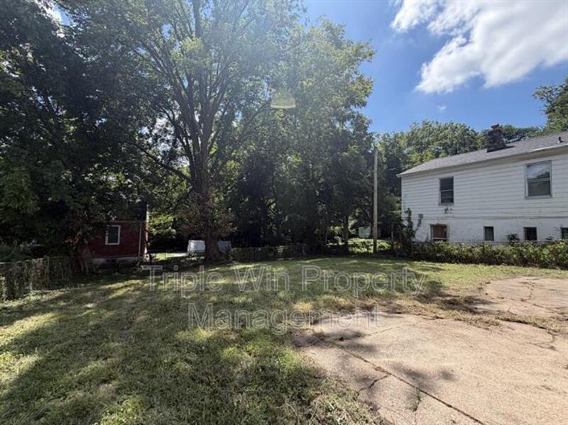 8126 Albin Ave – photo 4